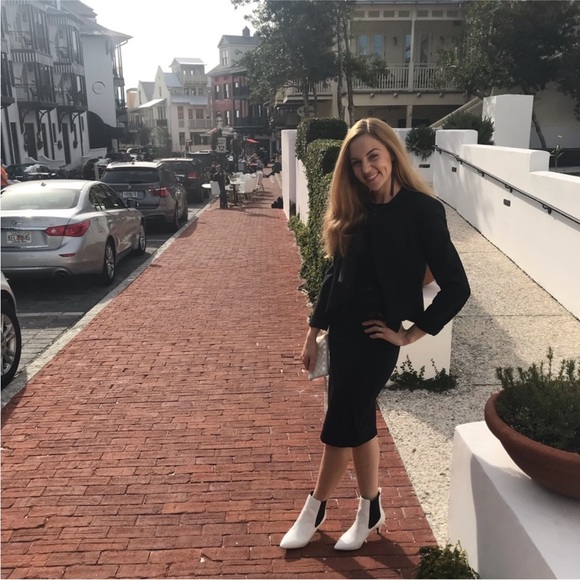 Few Things About Me & My Closet! ☺️ - Picture 9 of 16